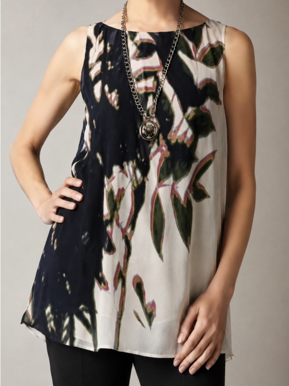 CAbi Sleeveless Crepe Silhouette Silk Botanical Tunic Blouse Size Medium